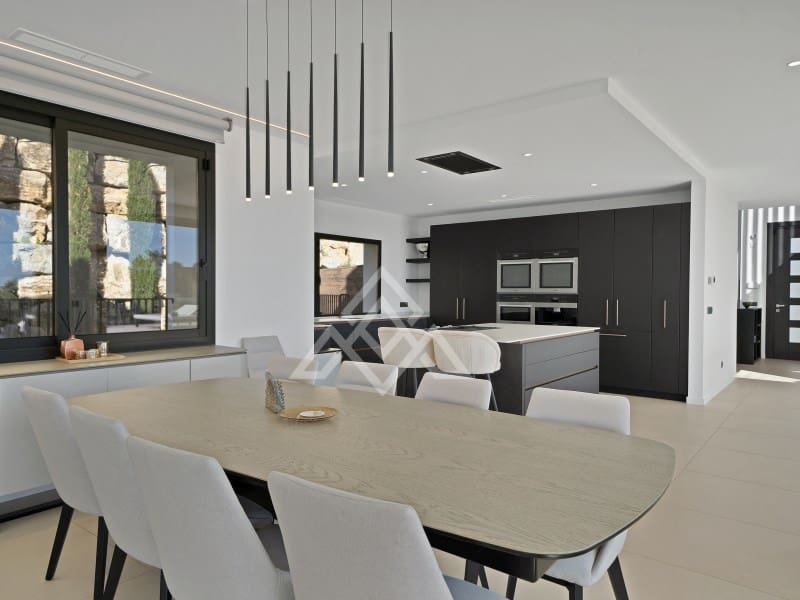 4 makuuhuone Huvila myytävänä paikassa Benahavis mukana uima-altaan 
autotalli - 4 250 000 € (Ref: 8796127)