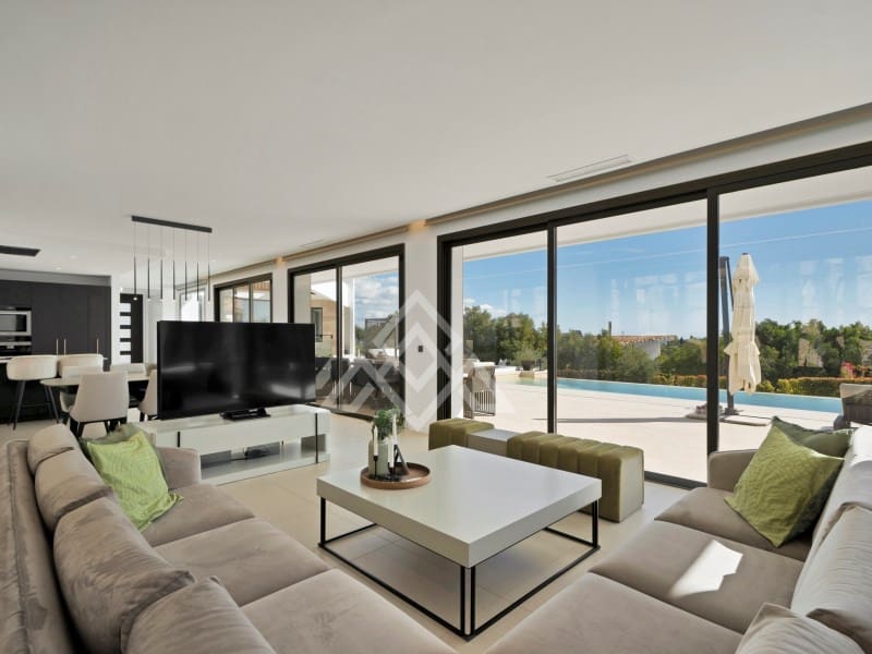 4 makuuhuone Huvila myytävänä paikassa Benahavis mukana uima-altaan 
autotalli - 4 250 000 € (Ref: 8796127)