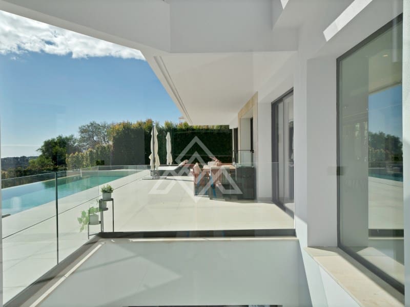 4 makuuhuone Huvila myytävänä paikassa Benahavis mukana uima-altaan 
autotalli - 4 250 000 € (Ref: 8796127)