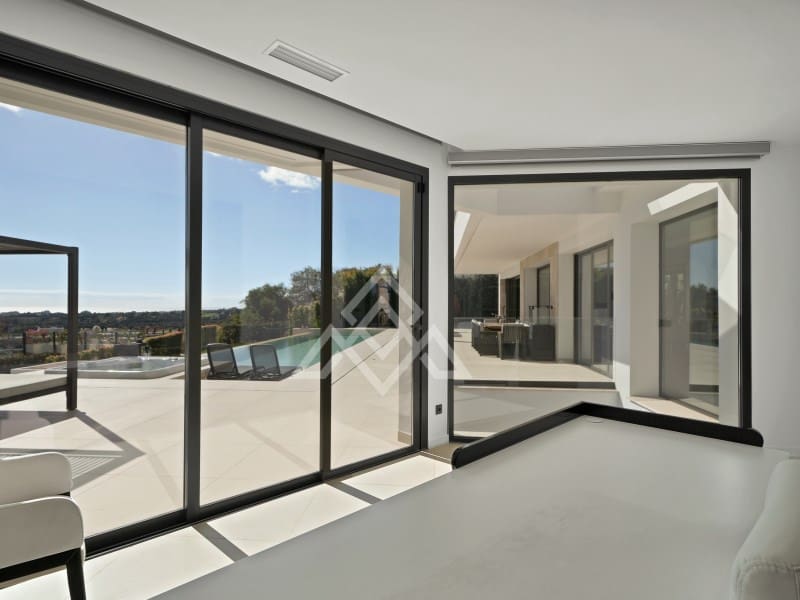 4 makuuhuone Huvila myytävänä paikassa Benahavis mukana uima-altaan 
autotalli - 4 250 000 € (Ref: 8796127)