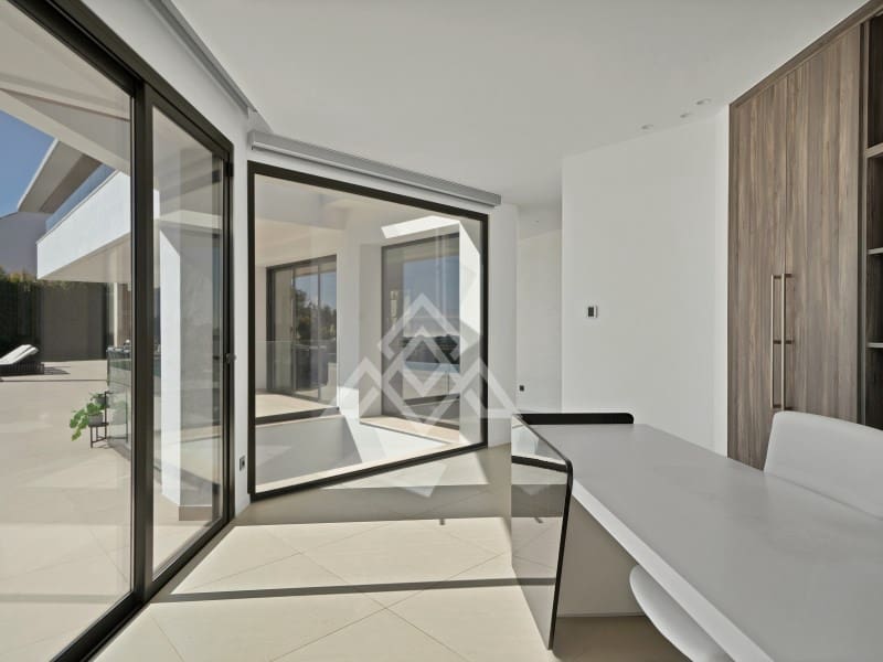 4 makuuhuone Huvila myytävänä paikassa Benahavis mukana uima-altaan 
autotalli - 4 250 000 € (Ref: 8796127)