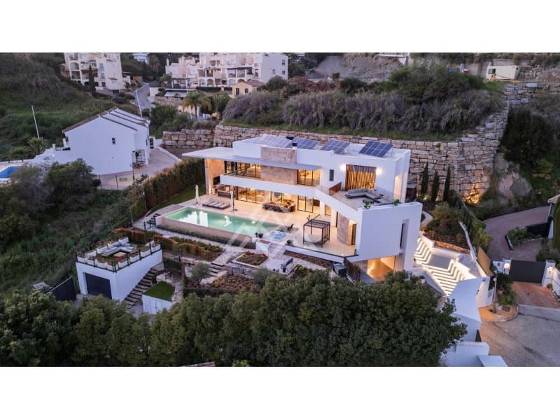 4 makuuhuone Huvila myytävänä paikassa Benahavis mukana uima-altaan 
autotalli - 4 250 000 € (Ref: 8796127)