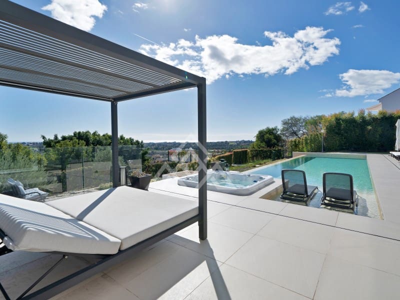 4 makuuhuone Huvila myytävänä paikassa Benahavis mukana uima-altaan 
autotalli - 4 250 000 € (Ref: 8796127)