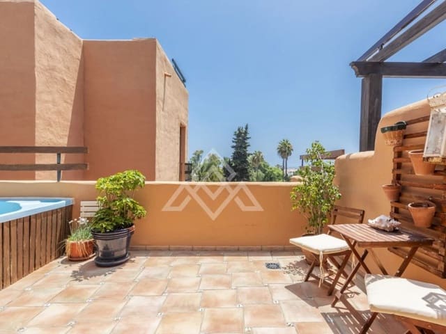 3 makuuhuone Kattohuoneisto myytävänä paikassa Paraiso - Barronal, Estepona mukana uima-altaan 
autotalli - 465 000 € (Ref: 8799730)