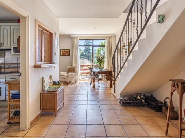 3 makuuhuone Kattohuoneisto myytävänä paikassa Paraiso - Barronal, Estepona mukana uima-altaan 
autotalli - 465 000 € (Ref: 8799730)