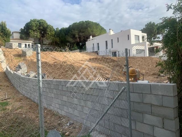 Teren niezagospodarowany na sprzedaż w Real de Zaragoza, Marbella - 1 200 000 € (Ref: 8799747)