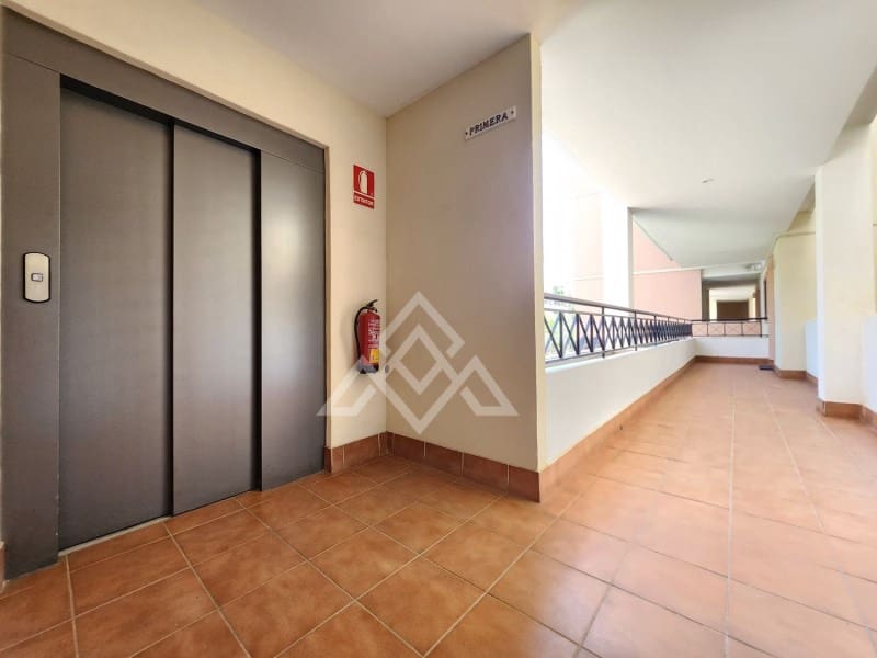 2 soveværelse Lejlighed til salg i Aloha Golf med swimmingpool - € 400.000 (Ref: 8799763)