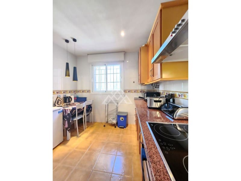 2 soveværelse Lejlighed til salg i Aloha Golf med swimmingpool - € 400.000 (Ref: 8799763)