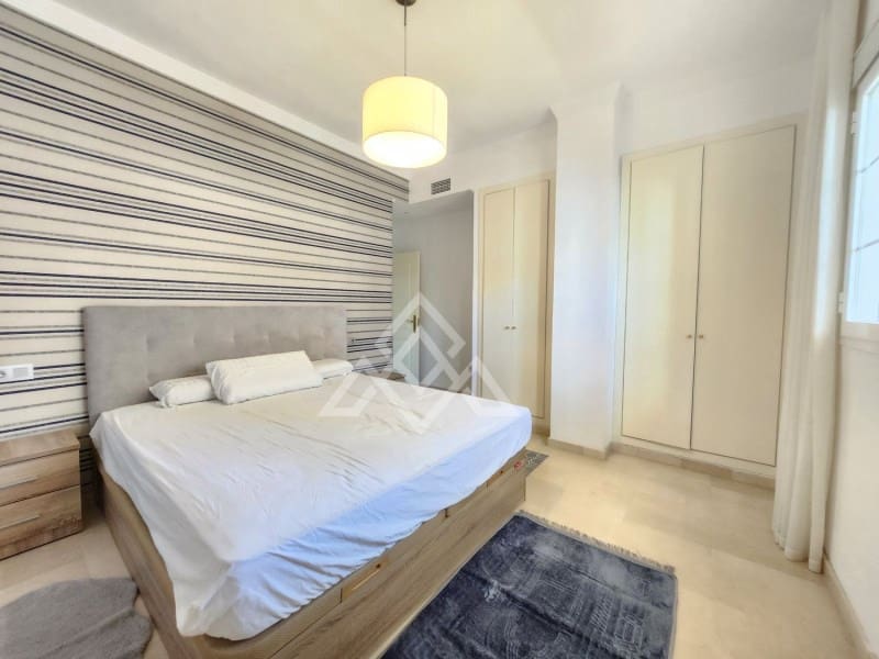 2 soveværelse Lejlighed til salg i Aloha Golf med swimmingpool - € 400.000 (Ref: 8799763)