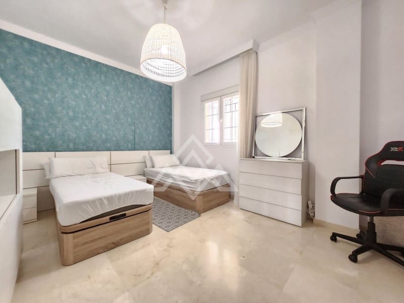 2 soveværelse Lejlighed til salg i Aloha Golf med swimmingpool - € 400.000 (Ref: 8799763)