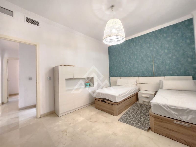 2 soveværelse Lejlighed til salg i Aloha Golf med swimmingpool - € 400.000 (Ref: 8799763)