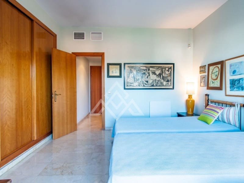 4 chambre Penthouse à vendre à Marbella avec piscine garage - 2 490 000 € (Ref: 8799776)