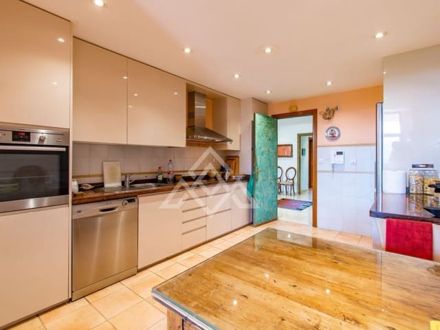 4 makuuhuone Kattohuoneisto myytävänä paikassa Río Real, Marbella mukana uima-altaan 
autotalli - 2 490 000 € (Ref: 8799776)