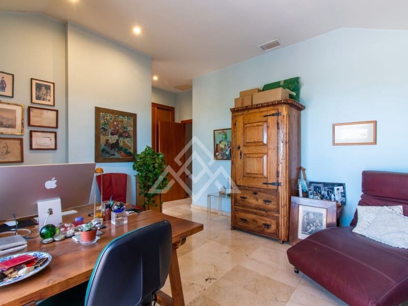 4 chambre Penthouse à vendre à Marbella avec piscine garage - 2 490 000 € (Ref: 8799776)