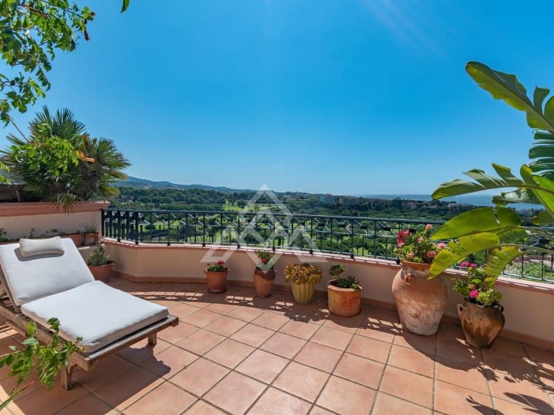 4 chambre Penthouse à vendre à Marbella avec piscine garage - 2 490 000 € (Ref: 8799776)