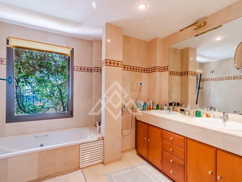 4 chambre Penthouse à vendre à Marbella avec piscine garage - 2 490 000 € (Ref: 8799776)