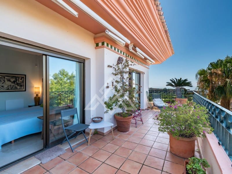 4 chambre Penthouse à vendre à Marbella avec piscine garage - 2 490 000 € (Ref: 8799776)