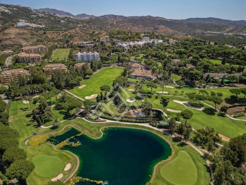 4 chambre Penthouse à vendre à Marbella avec piscine garage - 2 490 000 € (Ref: 8799776)