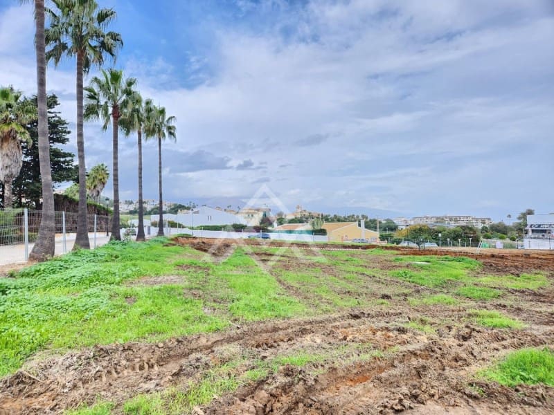 Grunde uden byggetilladelser til salg i Manilva - € 940.000 (Ref: 8799779)