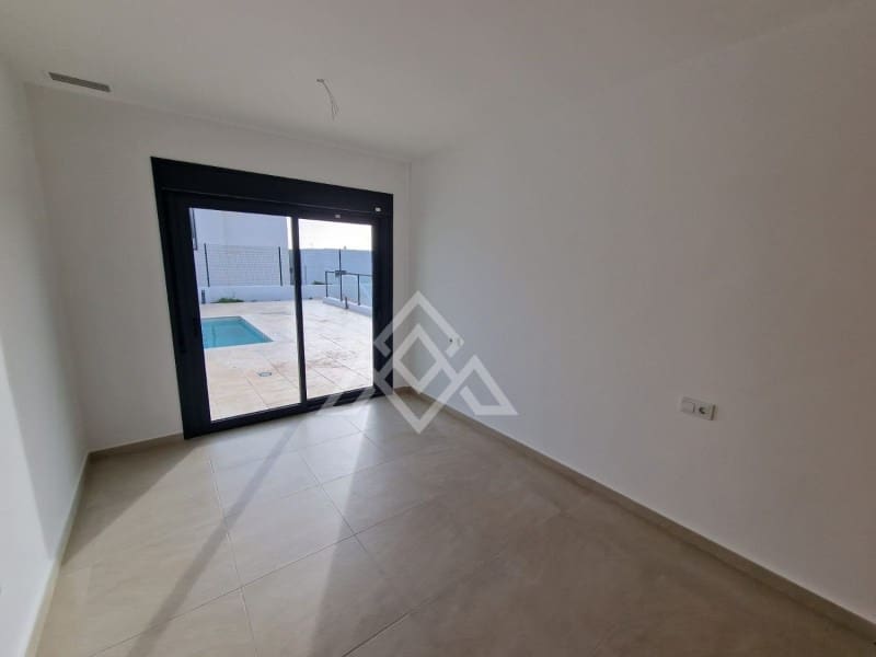 Grunde uden byggetilladelser til salg i Manilva - € 770.000 (Ref: 8799782)