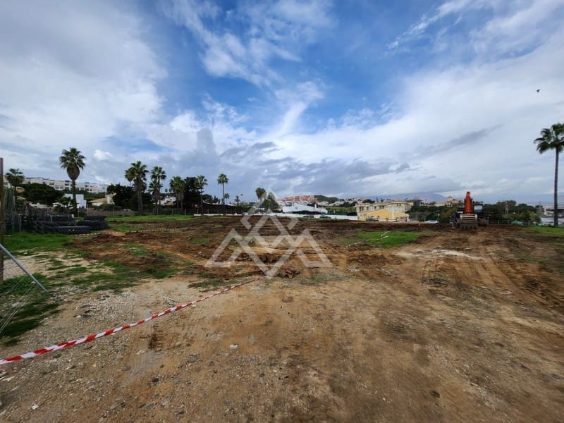 Grunde uden byggetilladelser til salg i Manilva - € 770.000 (Ref: 8799782)