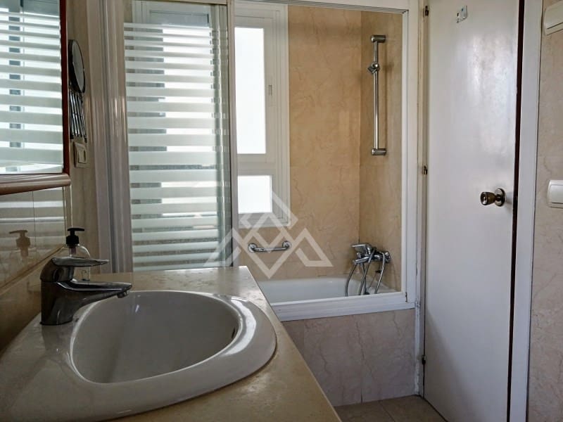 4 soveværelse Lejlighed til salg i Fuengirola med garage - € 699.000 (Ref: 8799790)