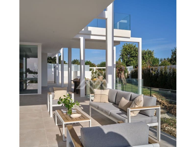 3 soveværelse Villa til salg i Marbella med swimmingpool - € 1.950.000 (Ref: 8799794)