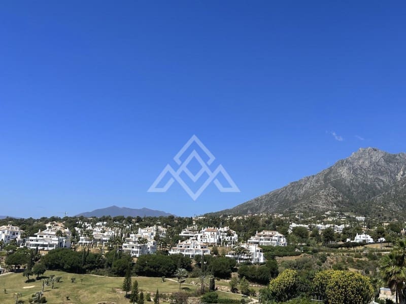 3 soveværelse Villa til salg i Marbella med swimmingpool - € 1.950.000 (Ref: 8799794)