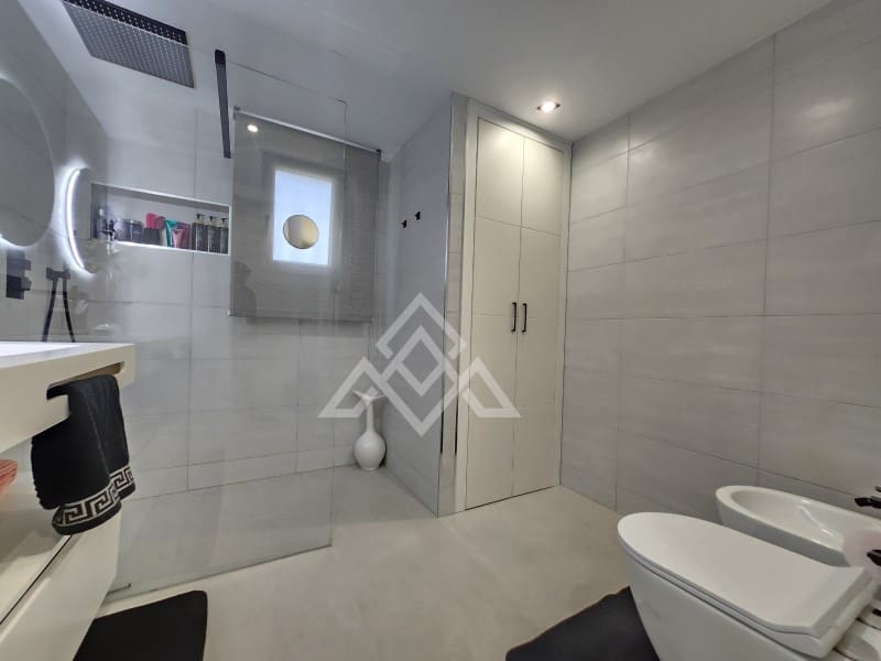 3 sypialnia Apartament na sprzedaż w Riviera del Sol z basenem garażem - 595 000 € (Ref: 8799797)