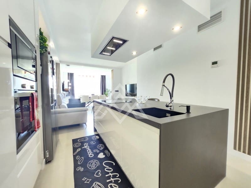 3 sypialnia Apartament na sprzedaż w Riviera del Sol z basenem garażem - 595 000 € (Ref: 8799797)