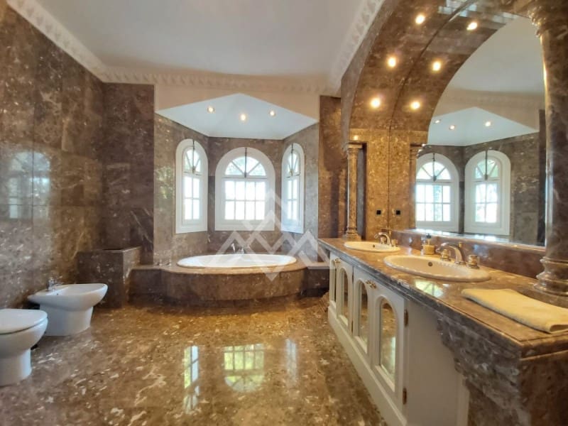 8 soveværelse Villa til salg i Benahavis med swimmingpool - € 7.950.000 (Ref: 8799798)