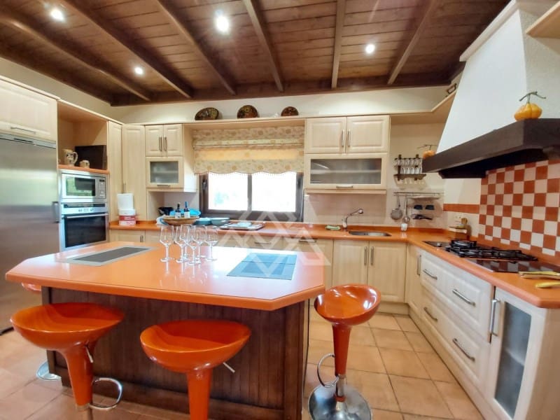 6 soverom Villa til salgs i Estepona med svømmebasseng - € 2 150 000 (Ref: 8799801)