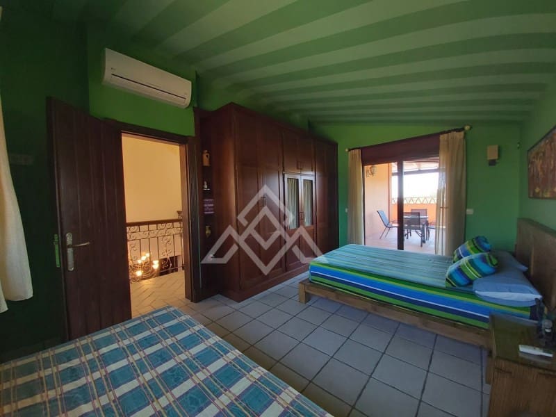 6 soverom Villa til salgs i Estepona med svømmebasseng - € 2 150 000 (Ref: 8799801)