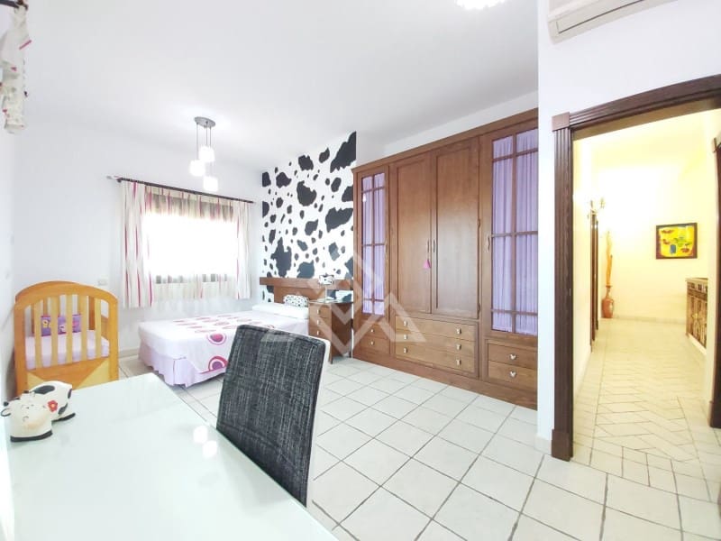 6 soverom Villa til salgs i Estepona med svømmebasseng - € 2 150 000 (Ref: 8799801)