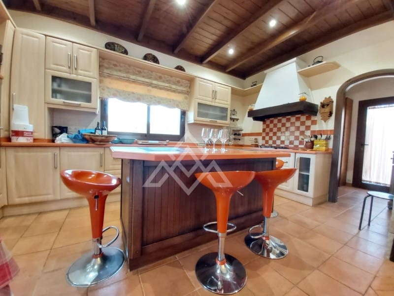 6 soverom Villa til salgs i Estepona med svømmebasseng - € 2 150 000 (Ref: 8799801)