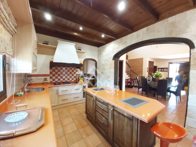 6 soverom Villa til salgs i Estepona med svømmebasseng - € 2 150 000 (Ref: 8799801)