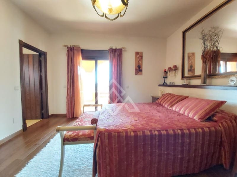 6 soverom Villa til salgs i Estepona med svømmebasseng - € 2 150 000 (Ref: 8799801)