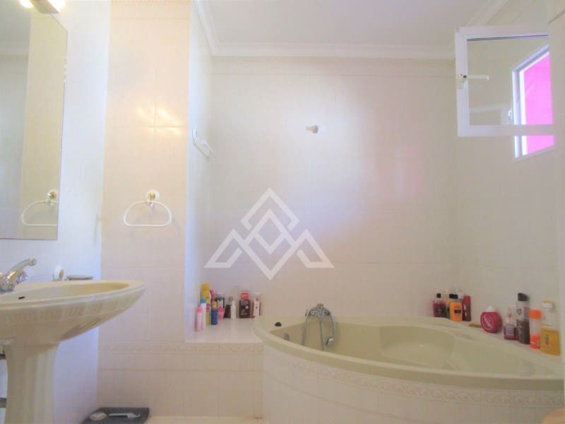 4 sypialnia Willa na sprzedaż w Marbella z basenem - 1 695 000 € (Ref: 8799803)