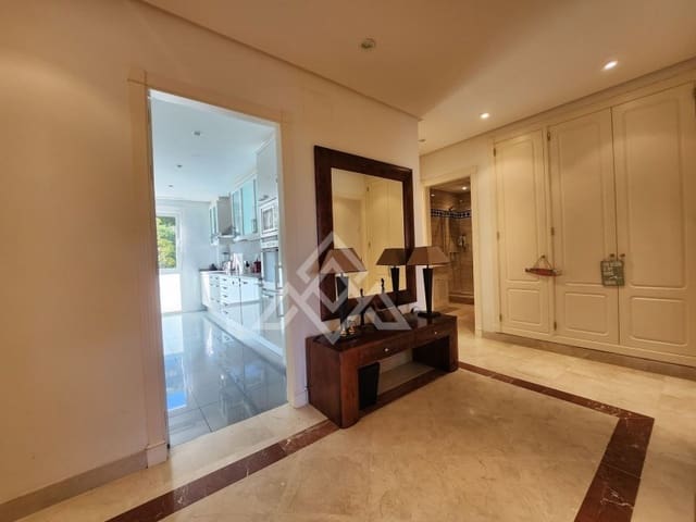 2 soverom Leilighet til salgs i Las Brisas, Marbella med svømmebasseng - € 1 350 000 (Ref: 8799817)