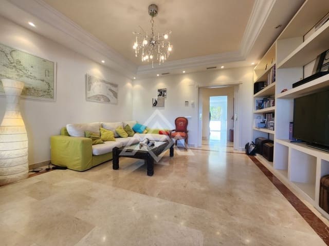 2 soverom Leilighet til salgs i Las Brisas, Marbella med svømmebasseng - € 1 350 000 (Ref: 8799817)