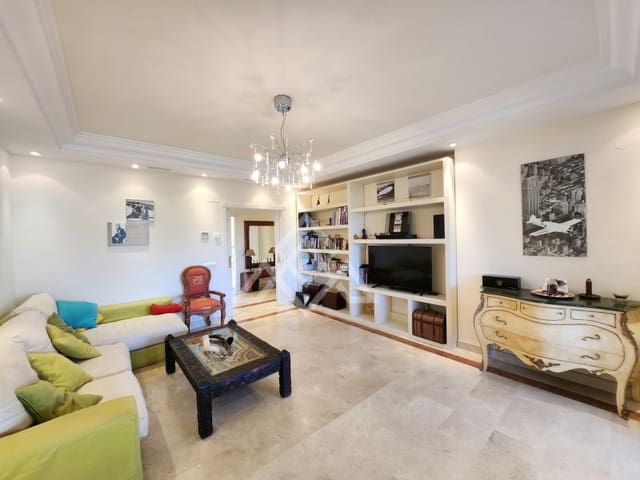 2 soverom Leilighet til salgs i Las Brisas, Marbella med svømmebasseng - € 1 350 000 (Ref: 8799817)