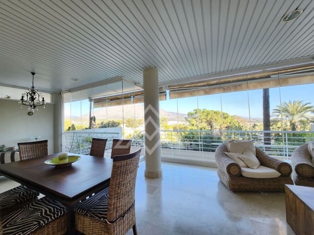 2 soverom Leilighet til salgs i Las Brisas, Marbella med svømmebasseng - € 1 350 000 (Ref: 8799817)