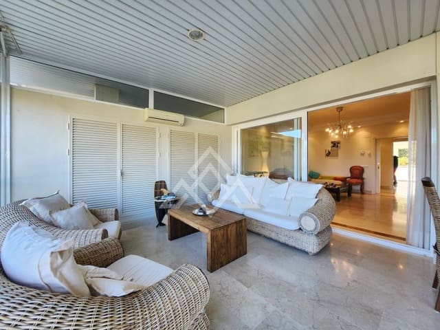 2 soverom Leilighet til salgs i Las Brisas, Marbella med svømmebasseng - € 1 350 000 (Ref: 8799817)