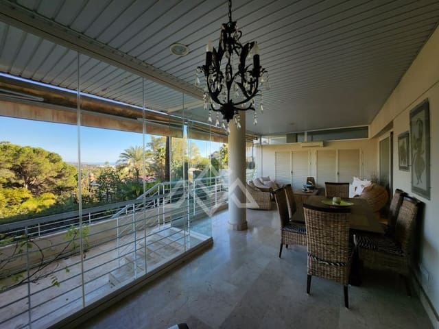 2 soverom Leilighet til salgs i Las Brisas, Marbella med svømmebasseng - € 1 350 000 (Ref: 8799817)