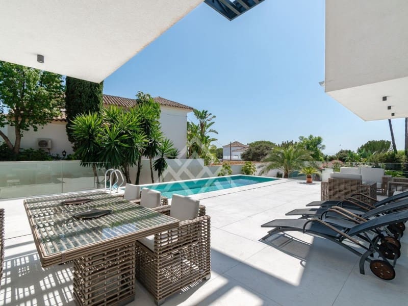 6 soveværelse Villa til salg i Marbesa med swimmingpool - € 3.700.000 (Ref: 8799819)