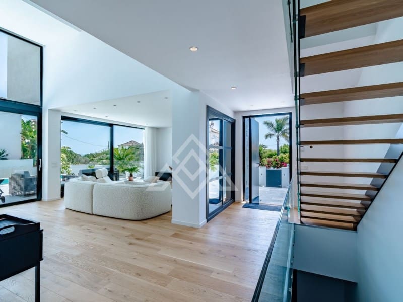 6 soveværelse Villa til salg i Marbesa med swimmingpool - € 3.700.000 (Ref: 8799819)