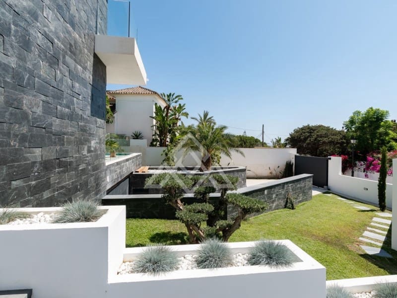 6 soveværelse Villa til salg i Marbesa med swimmingpool - € 3.700.000 (Ref: 8799819)