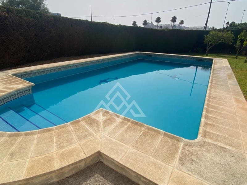 5 soveværelse Finca/Landehus til salg i New Golden Mile med swimmingpool - € 725.000 (Ref: 8799823)