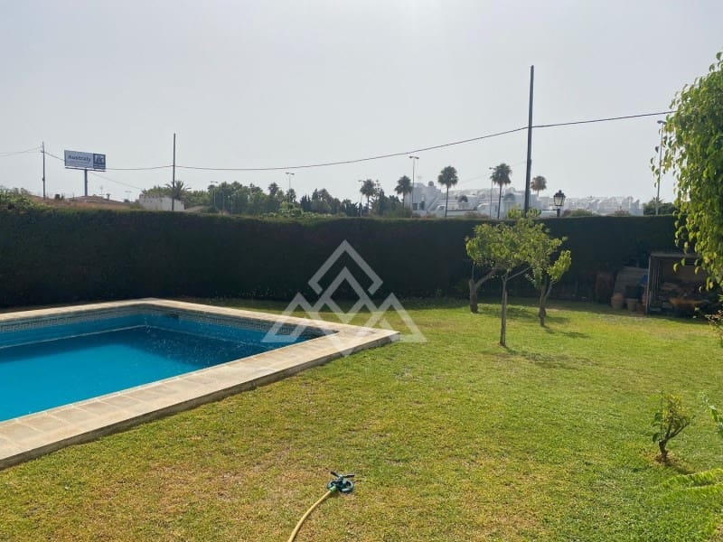 5 soveværelse Finca/Landehus til salg i New Golden Mile med swimmingpool - € 725.000 (Ref: 8799823)