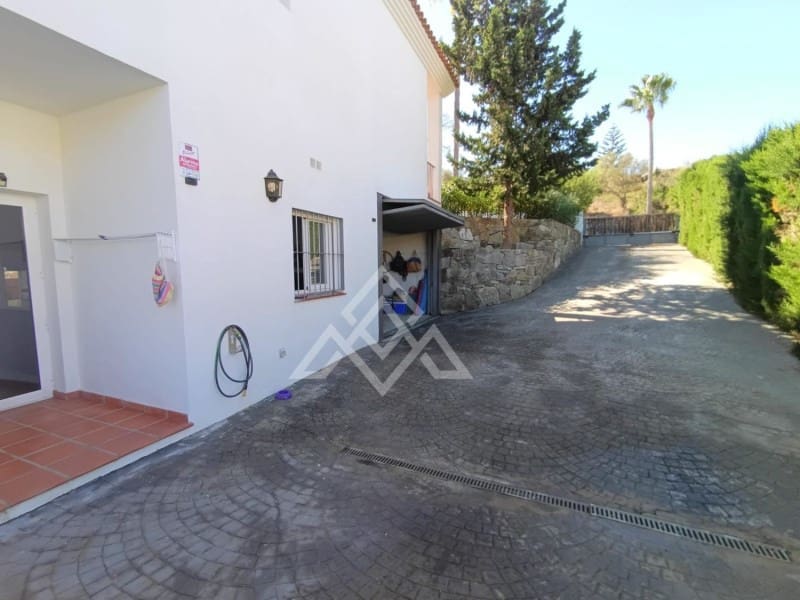 5 slaapkamer Villa te koop in Sotogrande met zwembad - € 980.000 (Ref: 8799825)